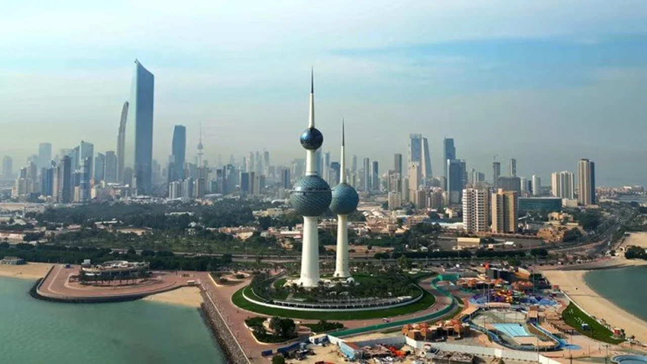 تقلبات جوية مرتقبة.. تفاصيل حالة الطقس في الكويت ودرجات الحرارة المتوقعة اليوم